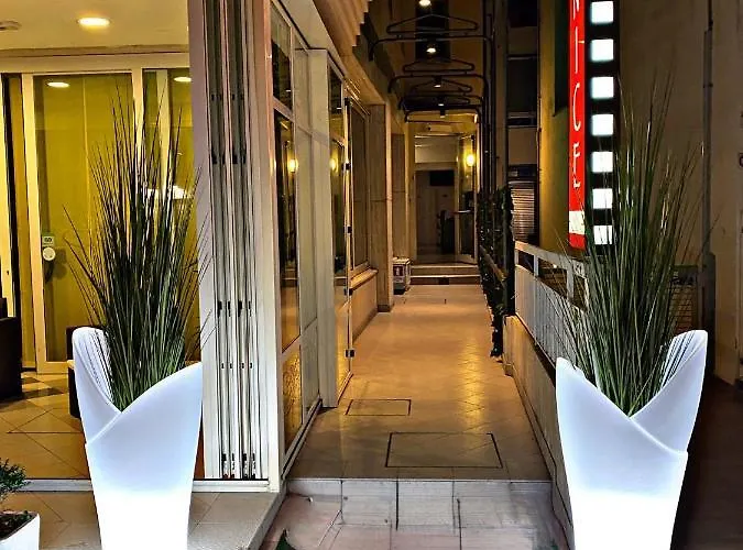 Hla Fenice 호텔 3*