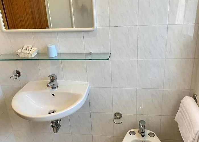 Hla Fenice 호텔 3*