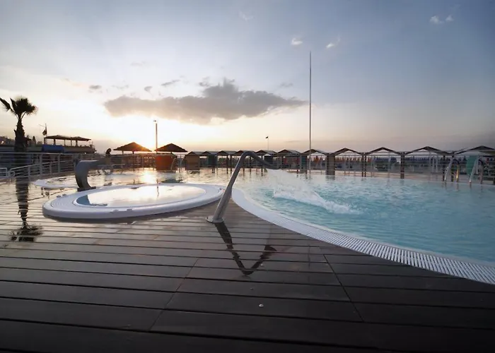 Hla Fenice فندق كاتوليكا