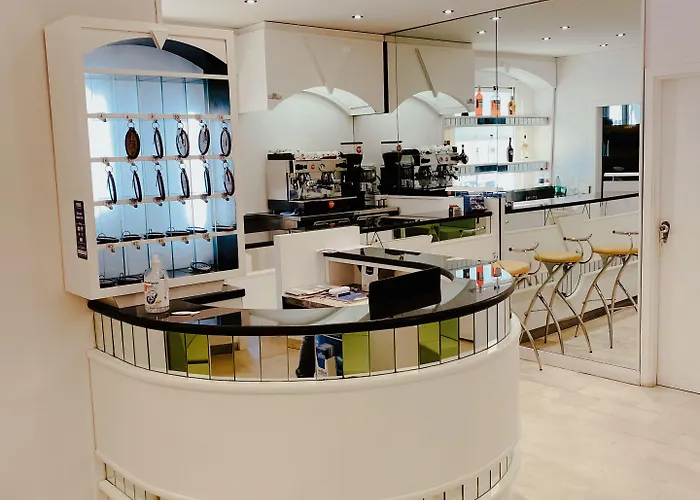 Hla Fenice فندق كاتوليكا