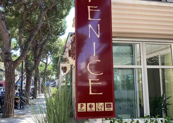 Hla Fenice 카톨리카