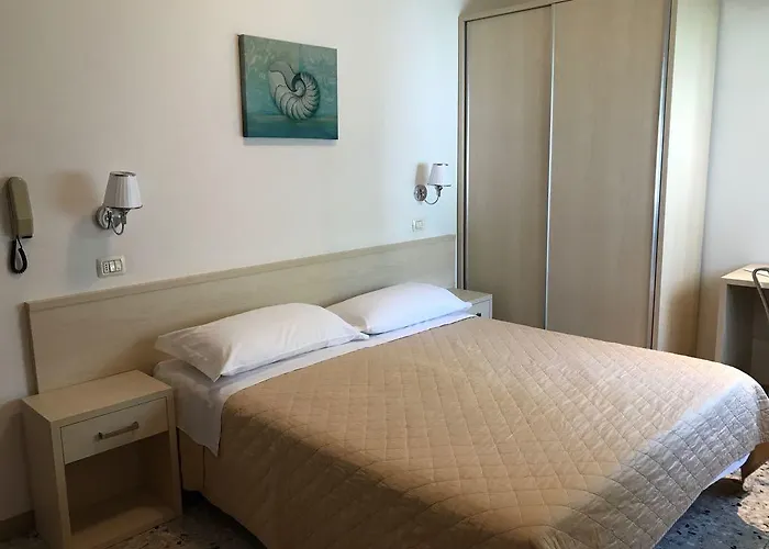 Hla Fenice 호텔 3*